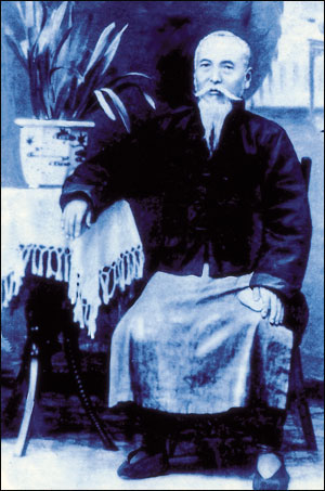 석주 이상룡 선생. 1925년 임시정부 국무령 취임 때 기념 촬영한 사진이다.